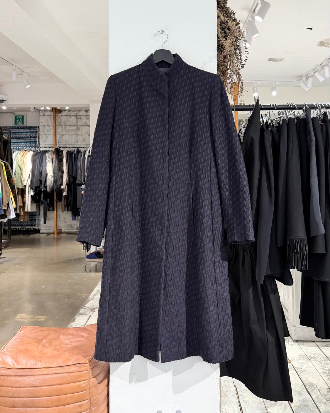 로에베 다크퍼플 히든버튼 텍스쳐드 코트 상품이미지1