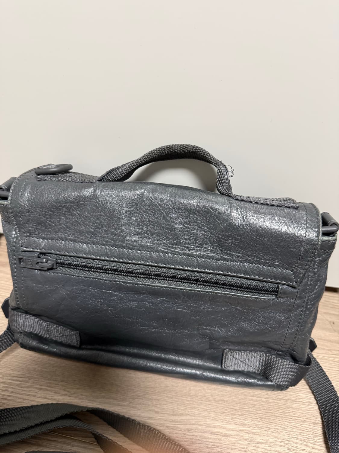 발렌시아가 아미 메신저백 램스킨 상품이미지3