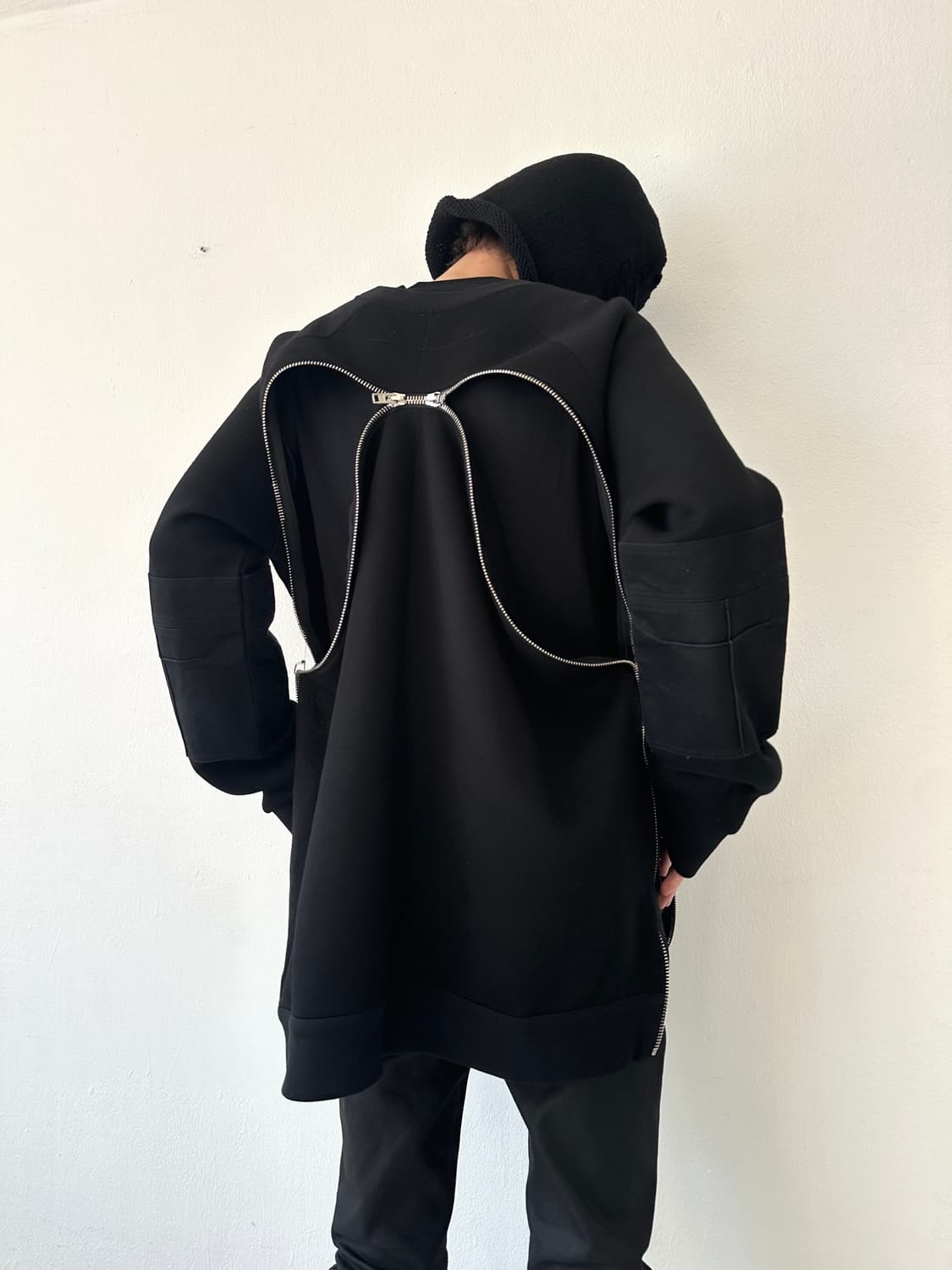 지방시 리카르도 티시 도킹 지퍼 아머 맨투맨 상품이미지1