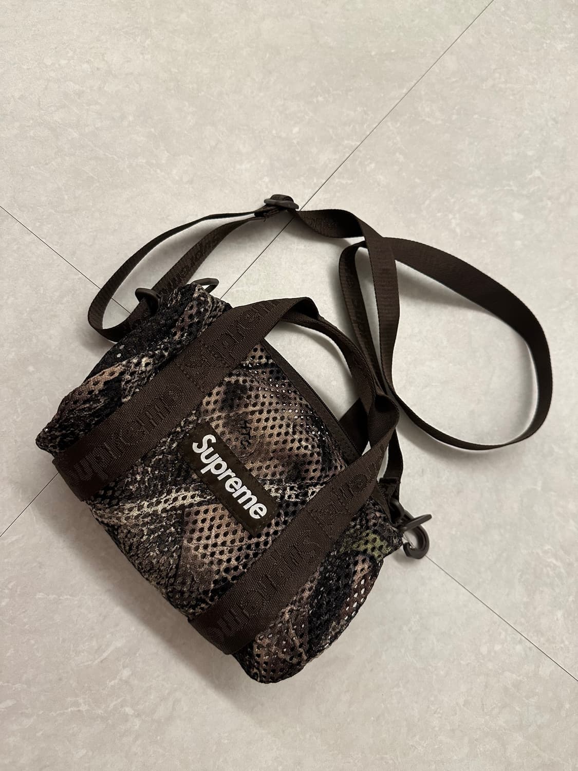 슈프림 25ss 메쉬 더플백 트루팀버 카나티 카모 상품이미지2