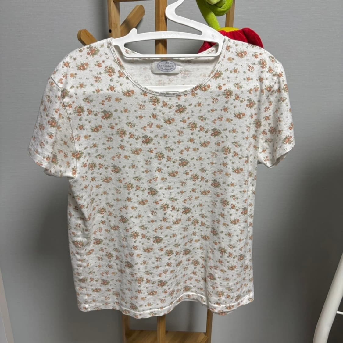 모리걸 오렌지 잔꽃 패턴 반팔티 상품이미지3