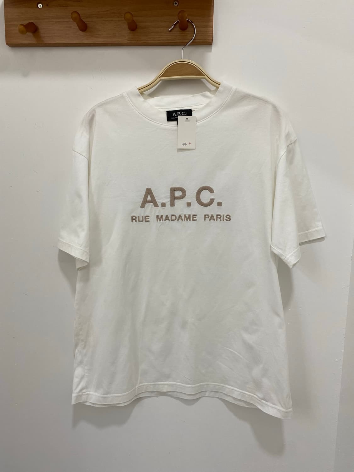 APC 화이트 자수로고 반팔 상품이미지1