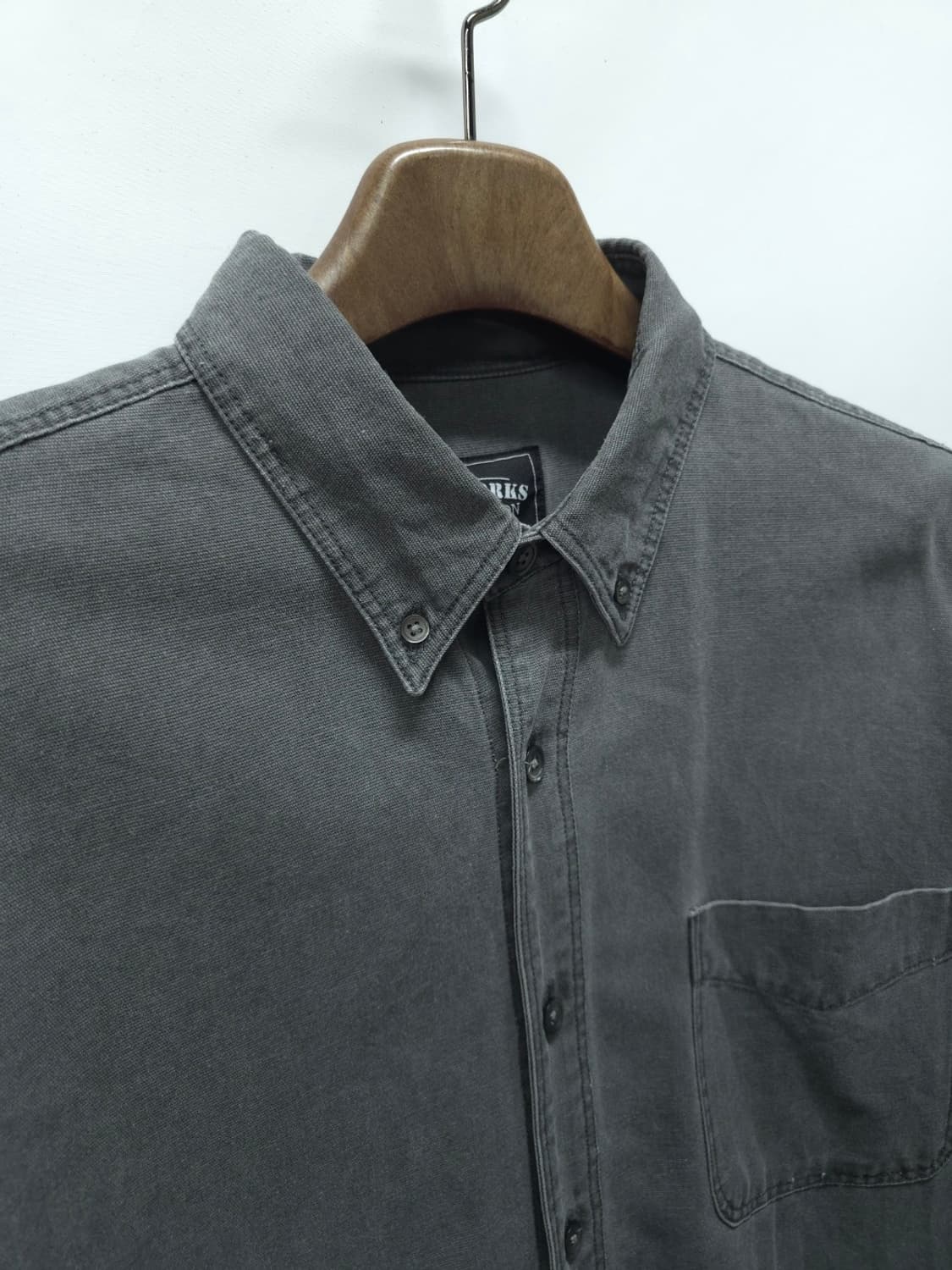 프리즘웍스 피그먼트 다잉 오버사이즈 셔츠 (챠콜 / L) 상품이미지4