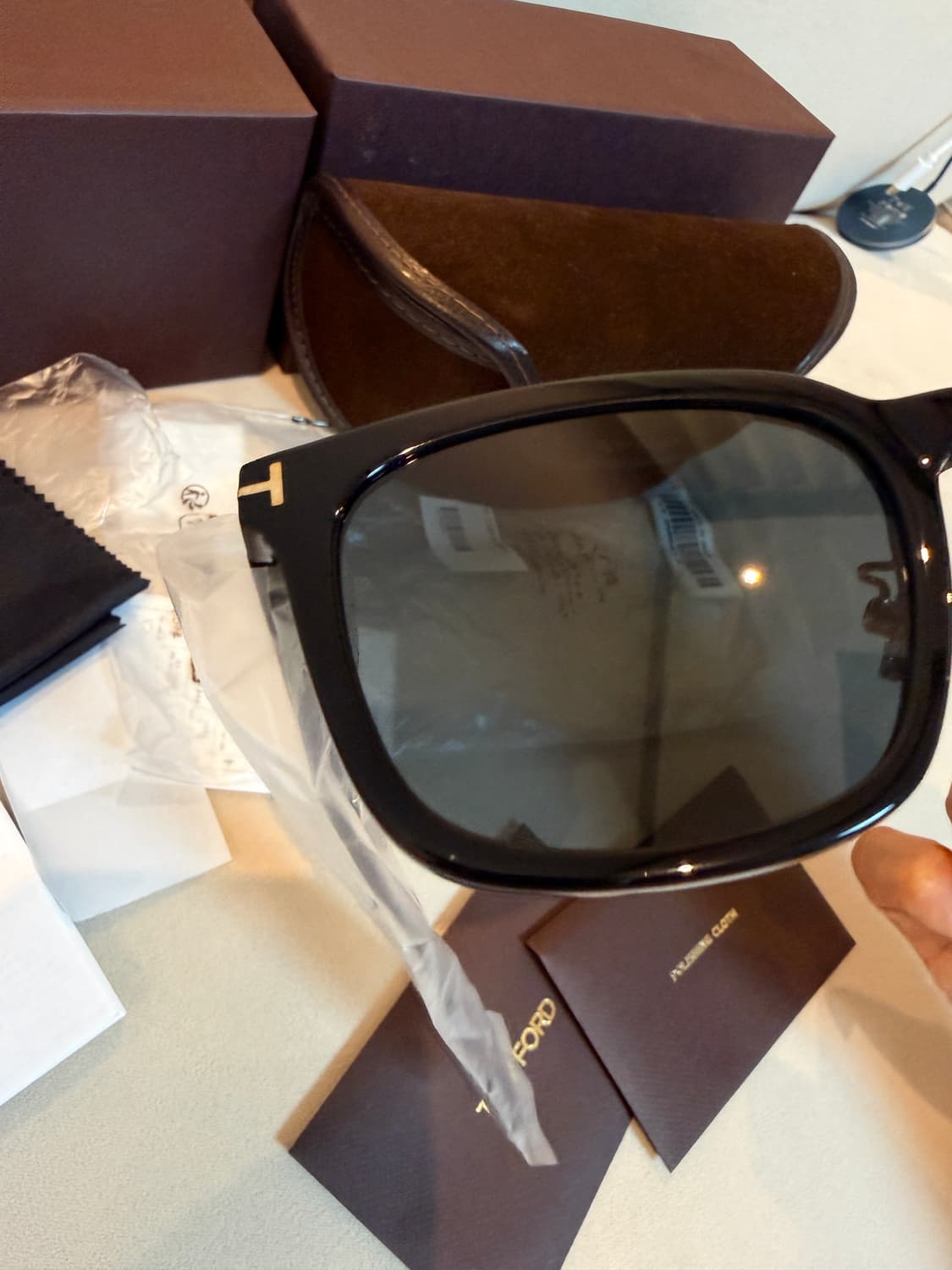 톰포드 tf1245K-01A 블랙 선글라스 풀세트입니다. 상품이미지5