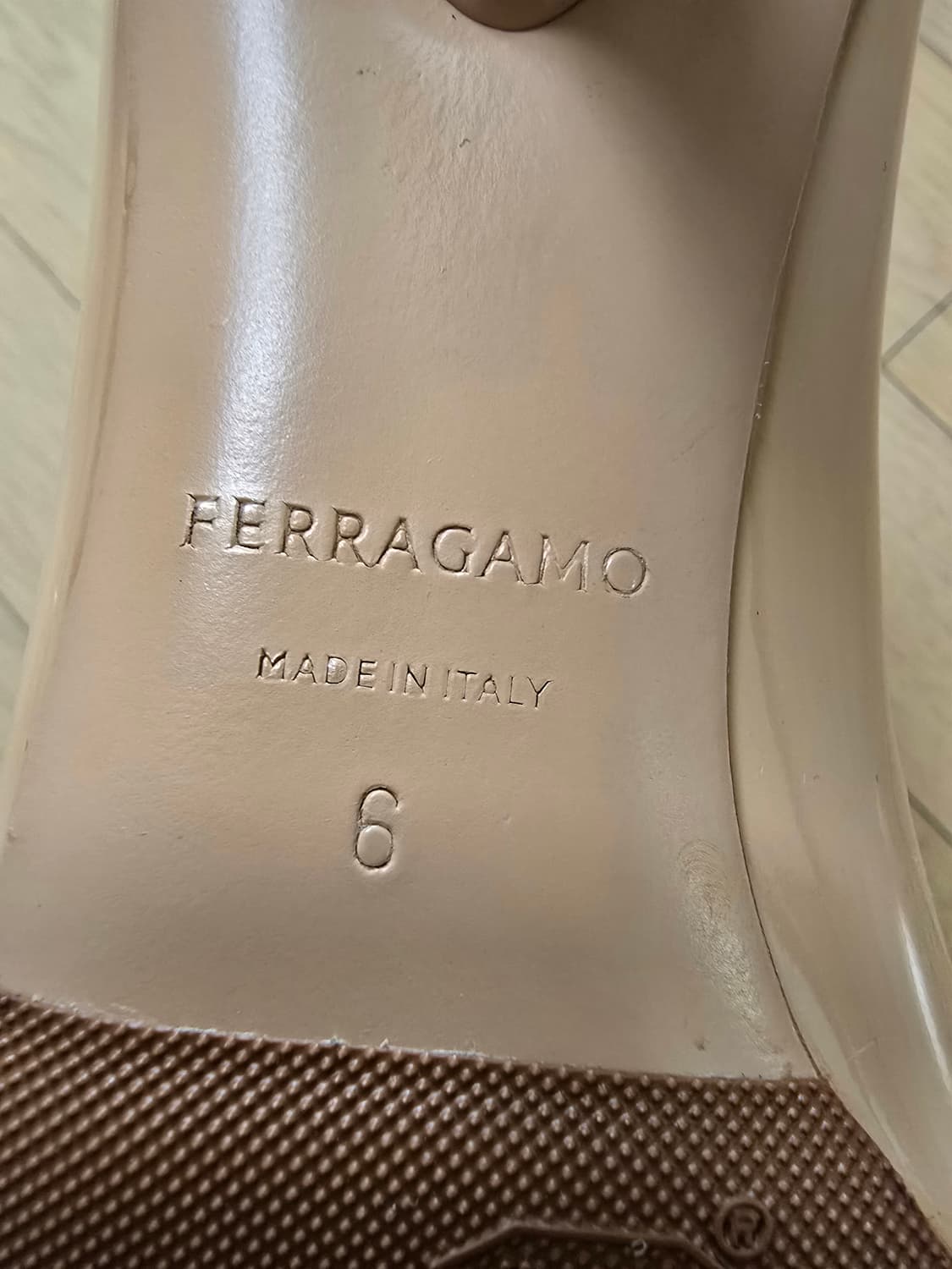 (정품 새상품)페라가모 바라 보우 펌프스 베이지 6사이즈 상품이미지5