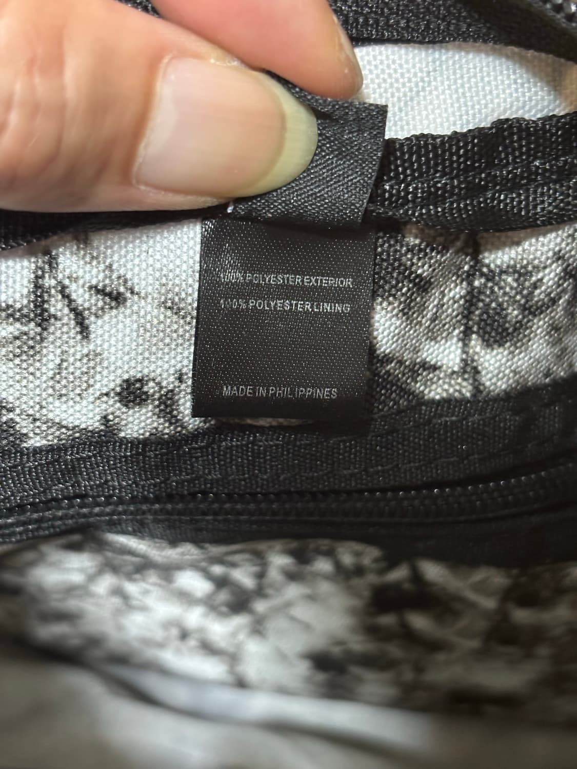 그레고리 반달 백 블랙 화이트 패턴 상품이미지5