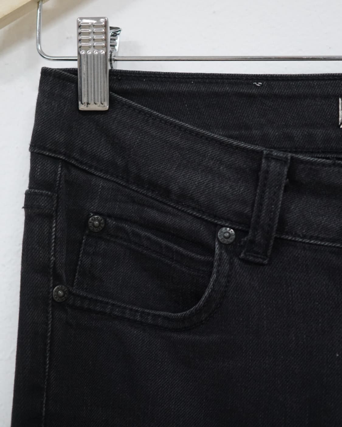 아크네 블랙진 상품이미지3