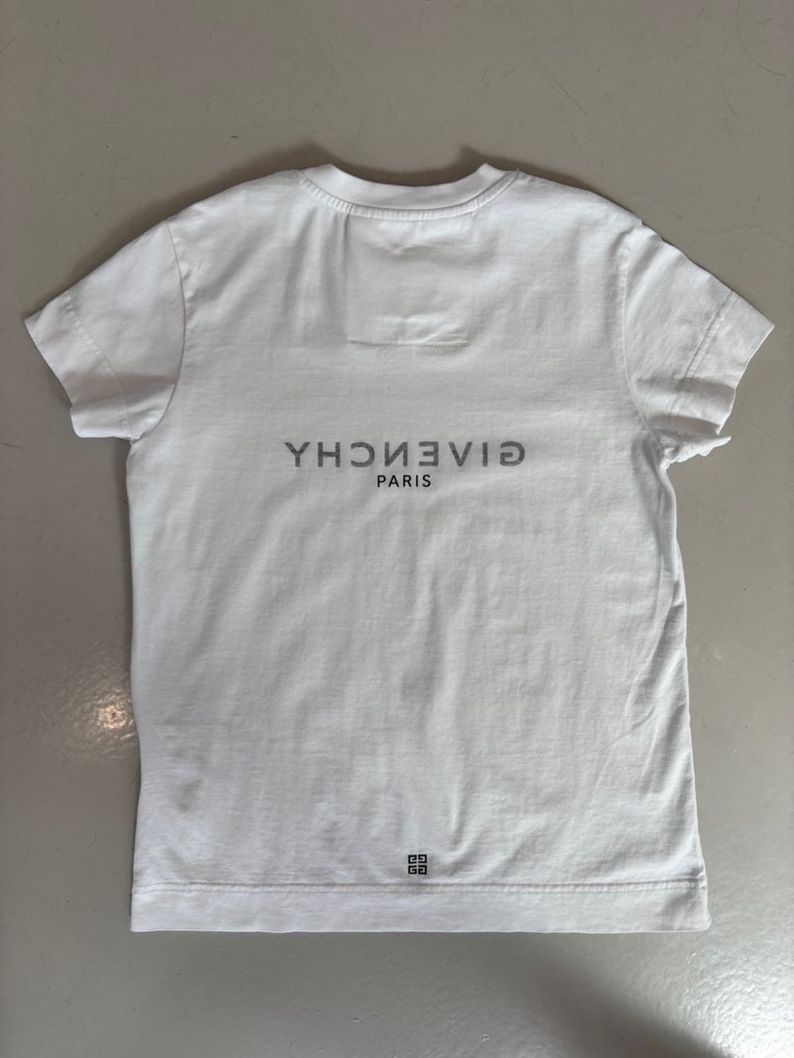 Givenchy Round T 상품이미지5