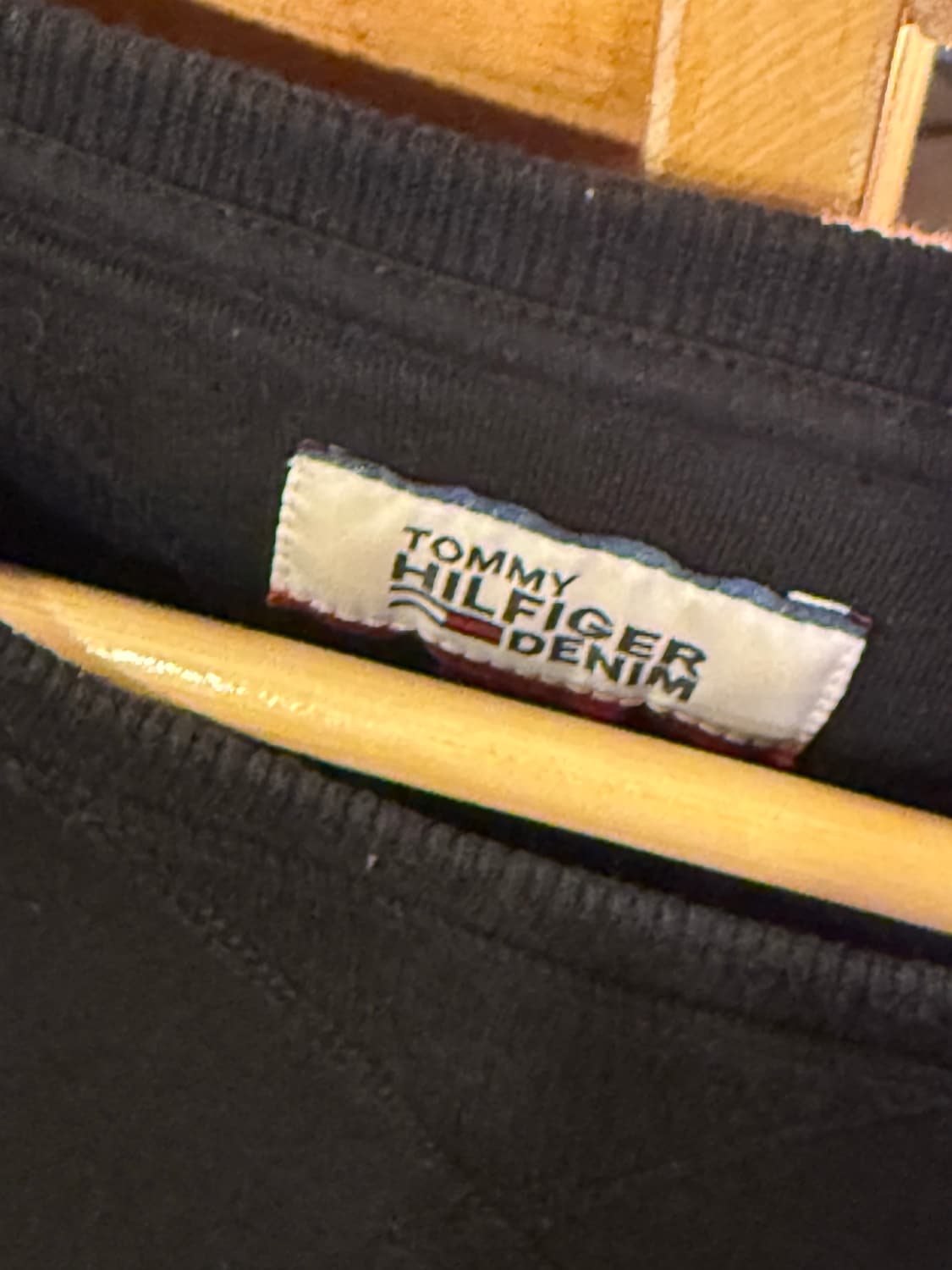 타미힐피거 블랙 맨투맨 상품이미지2