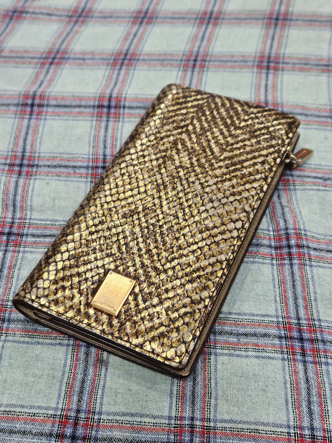 쿠론(COURONNE) 골드 뱀피무늬 여성 장지갑 상품이미지1