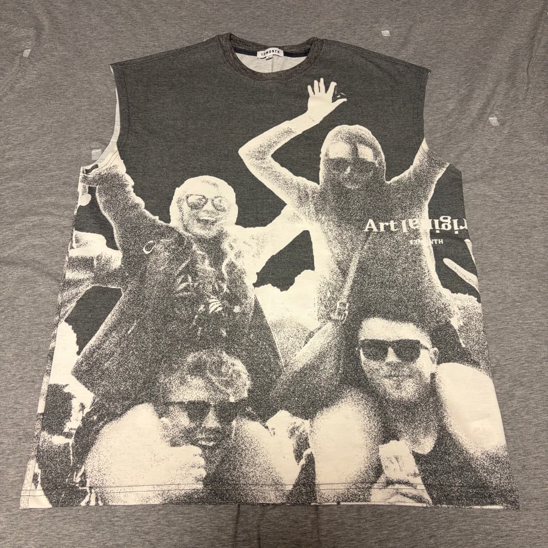 [L] 13month 밴드 그래픽 슬리브리스 티셔츠 상품이미지1