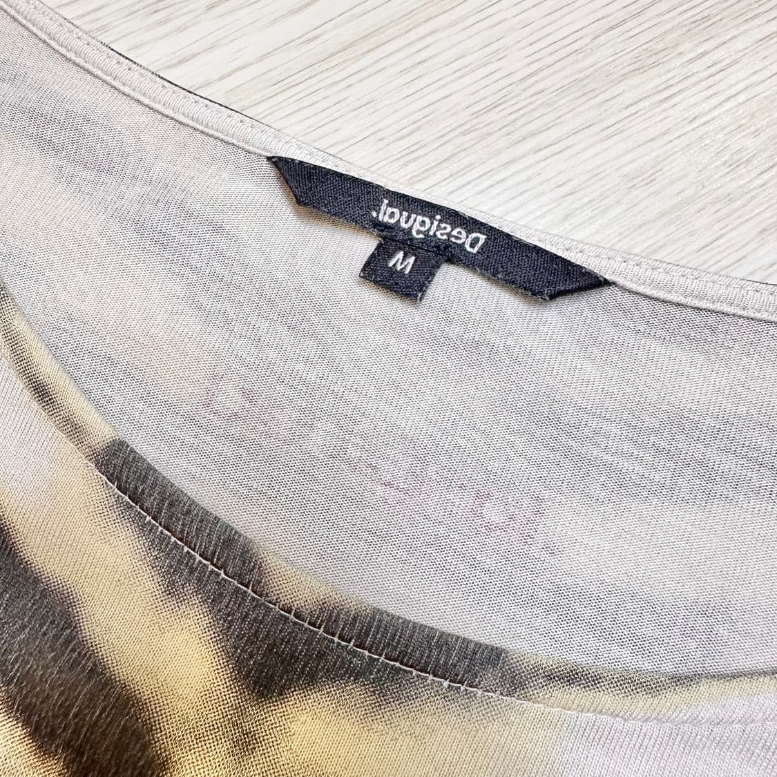 데시구알 패턴 자수 티셔츠 상품이미지3