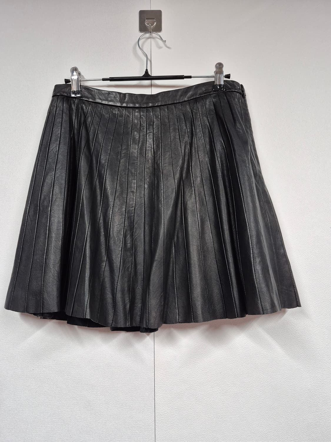 띠어리 양가죽 플리츠 미니 스커트 상품이미지1