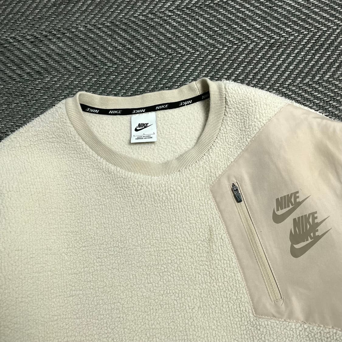 나이키 에어 스우시 멀티로고 플리스 맨투맨o 5335 상품이미지3