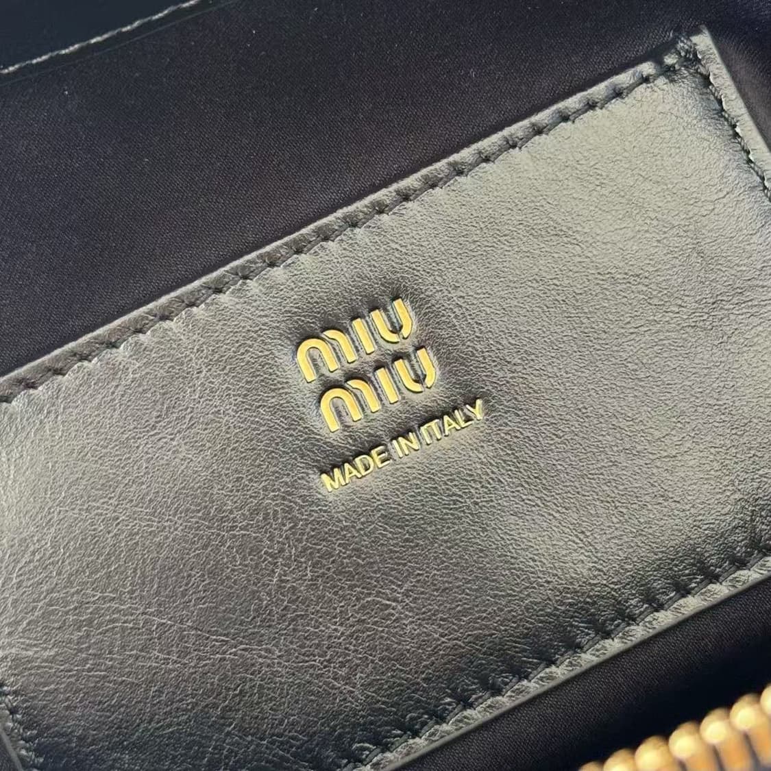 미우 미우 레더 클러치 블랙 상품이미지6