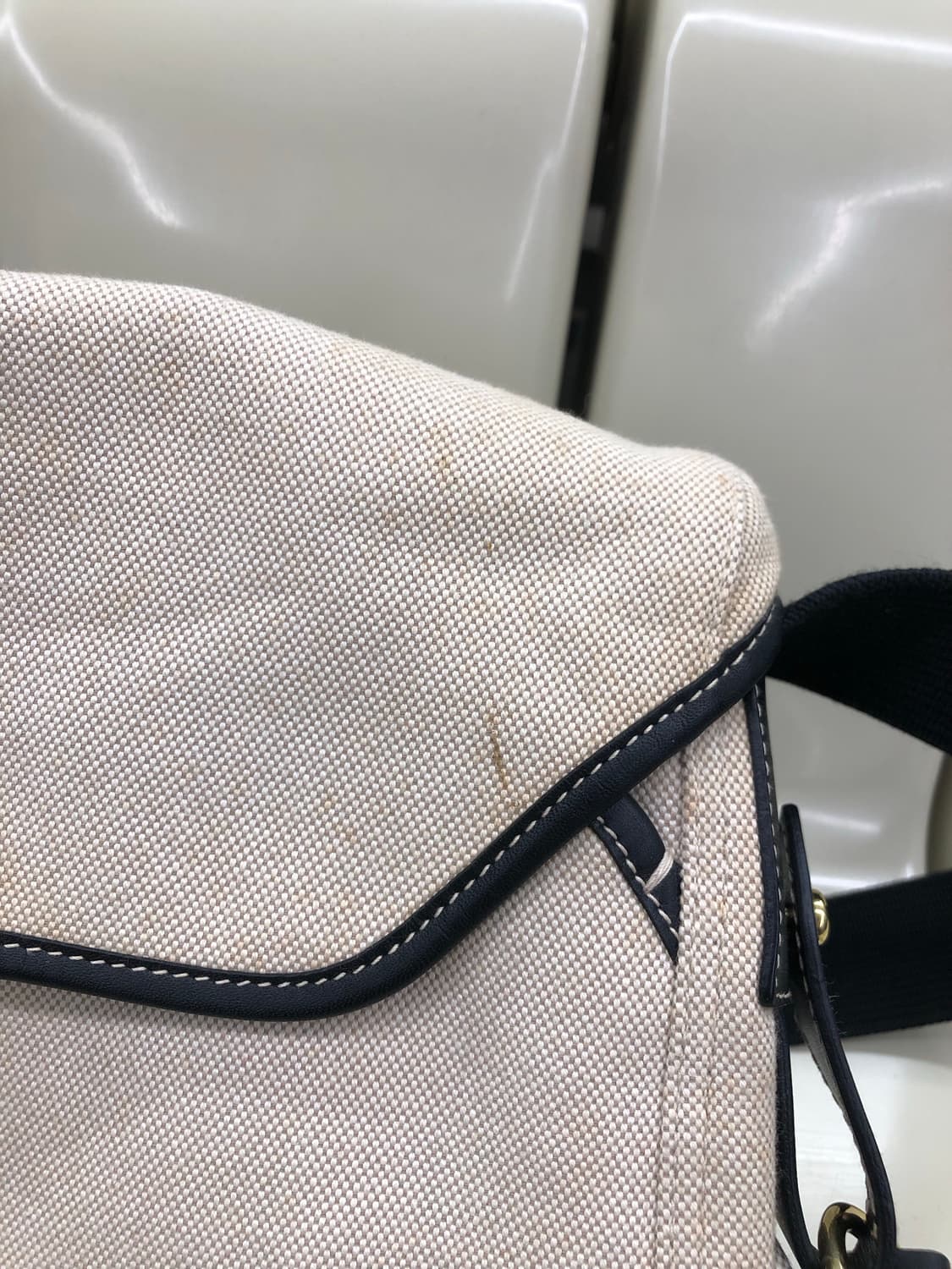 헌팅월드 캔버스 크로스백 상품이미지6