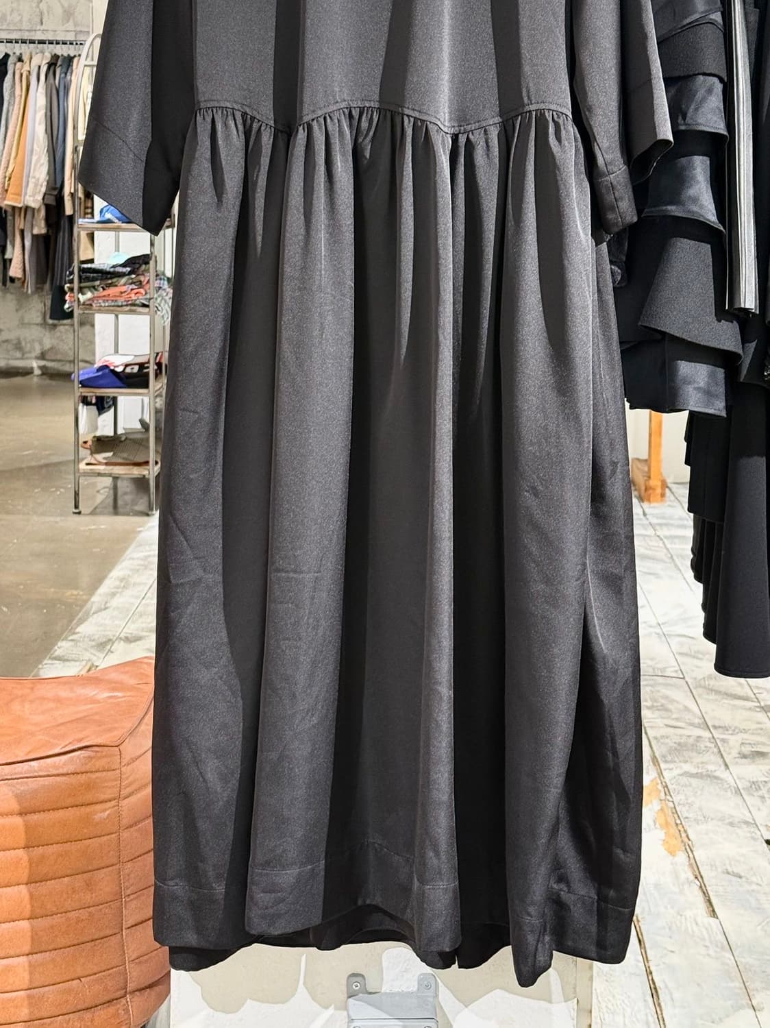 가니 블랙 프릴 카라 랩 롱 원피스 상품이미지6