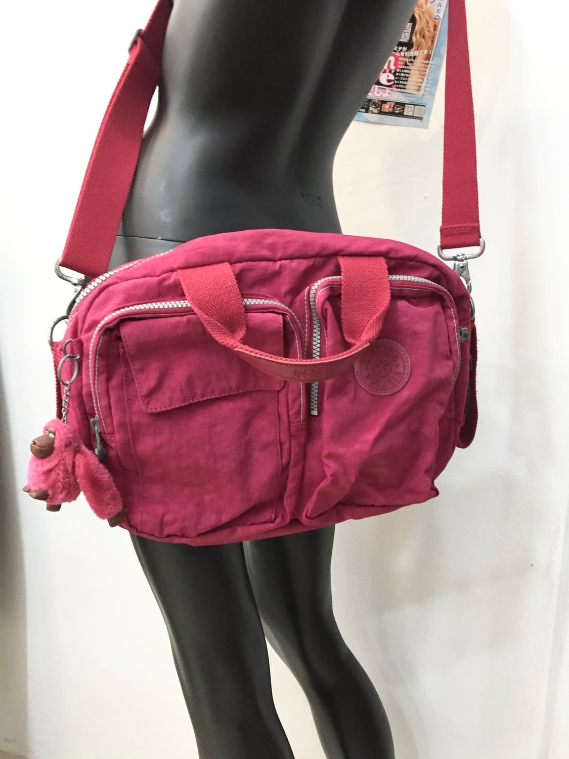 키플링 포켓 보부상 핫핑크 크로스백 상품이미지2