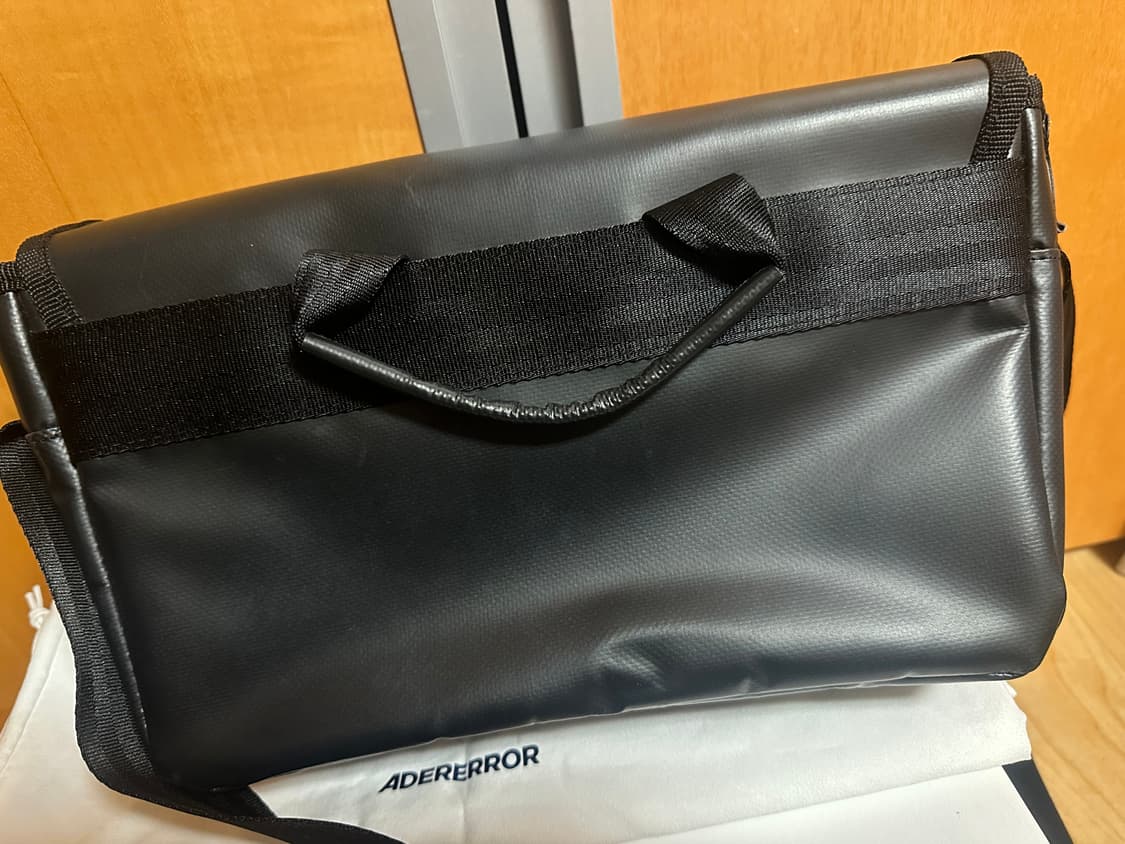 아더에러 트레이스 애드모어 크로스바디백 블랙 가방 상품이미지3