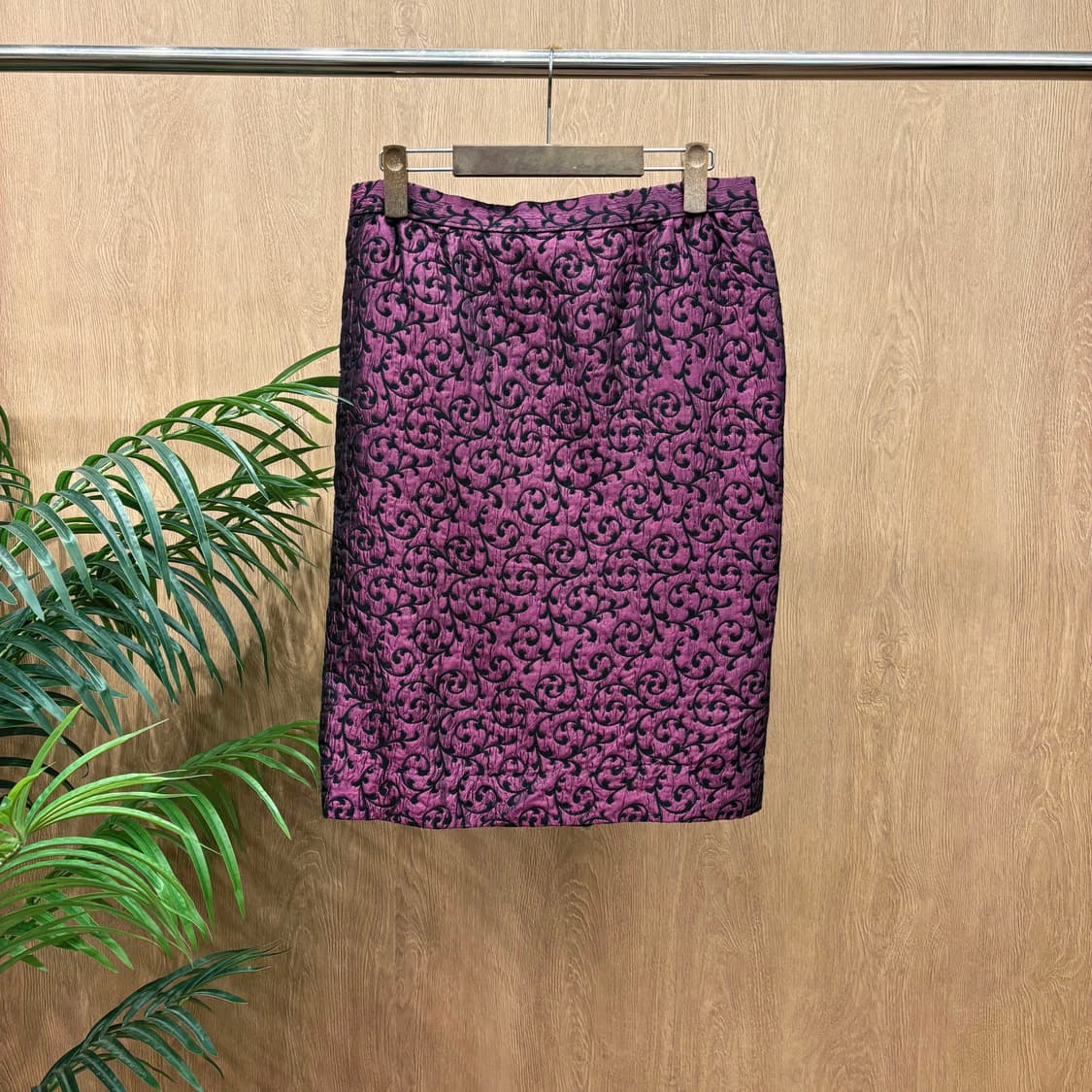 지방시 미디 스커트 블랙 플로럴 자카드 패턴 펜슬 실루엣 디테일 퍼플 상품이미지1