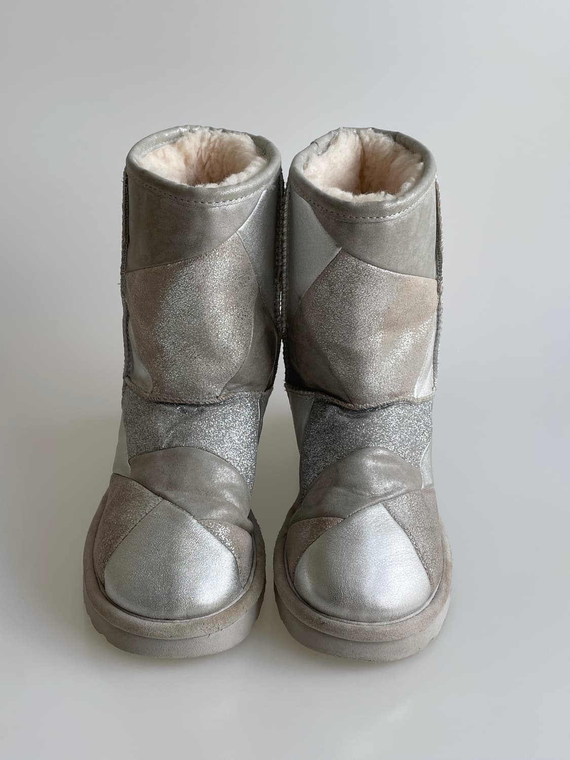 Ugg 실버 패치워크 부츠 상품이미지2