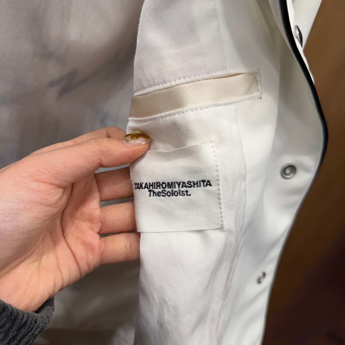 솔로이스트 긴팔 자켓 화살 모티프 자수 웨스턴 스냅 버튼업 디테일 화이트 상품이미지6