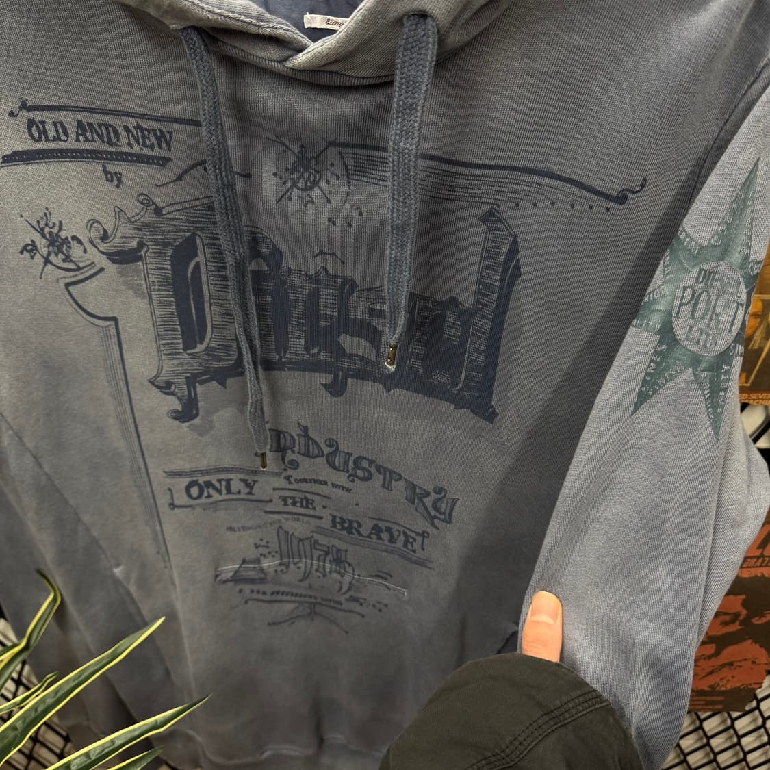 디젤 빈티지 워싱 후드티 전면 그래픽 포인트 블루 상품이미지5