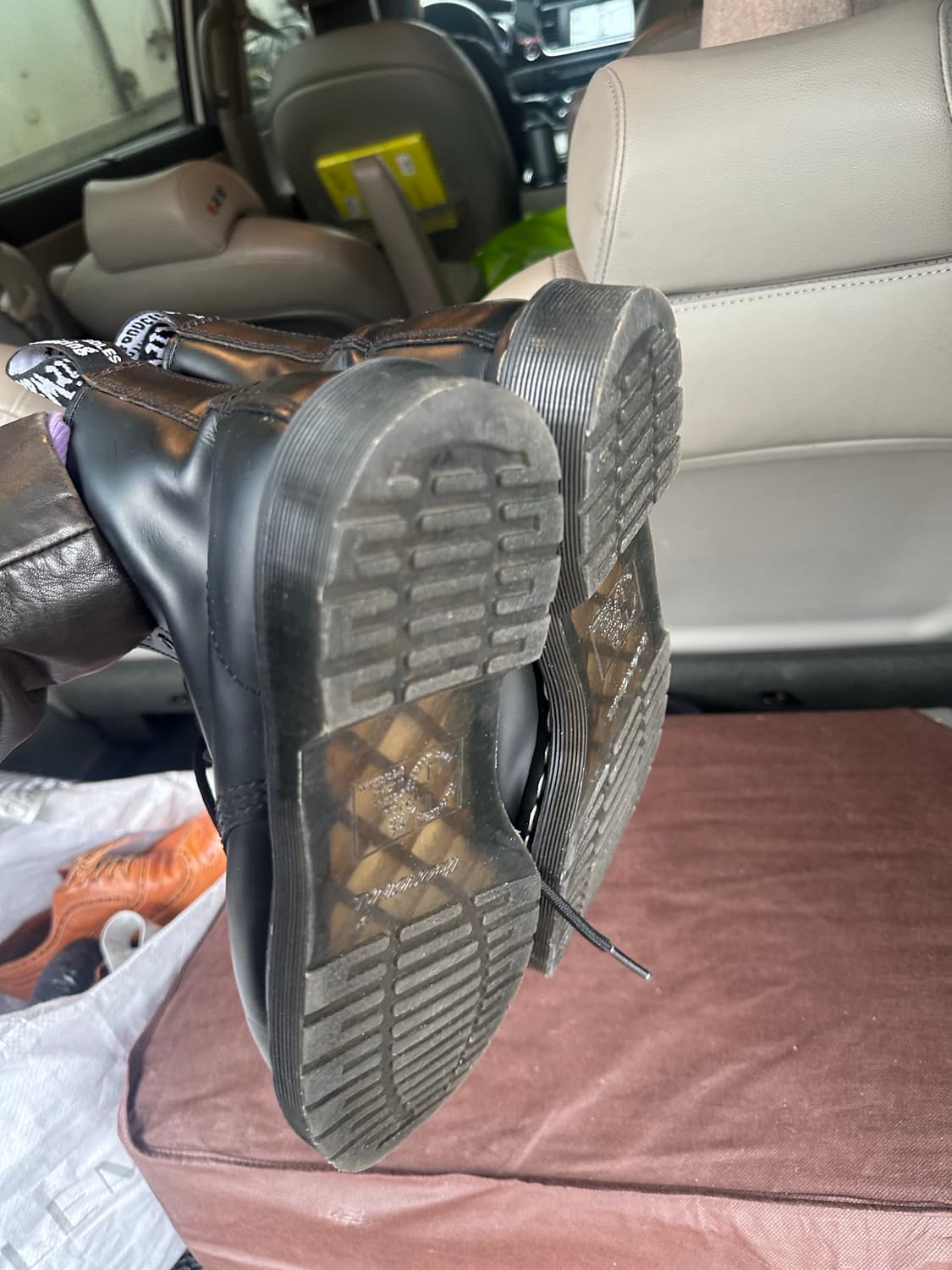 닥터마틴 블랙 화이트 스티치 부츠 270 상품이미지3