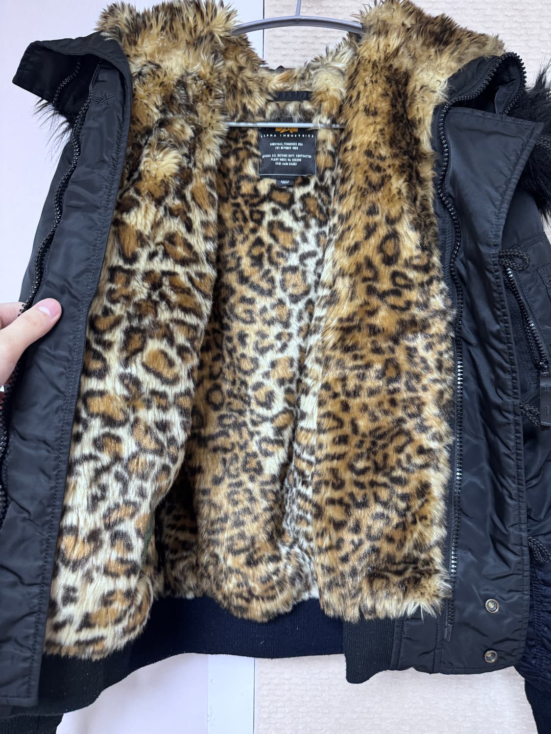 스투시 x 알파 인더스트리 N-2B 숏 웨이스트 파카 블랙 상품이미지5