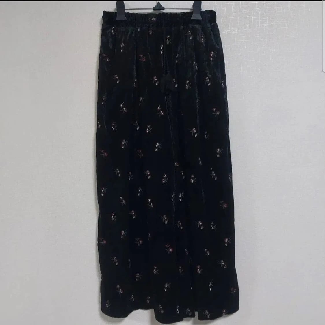 벨벳 플라워 자수 와이드핏 치마바지 상품이미지1