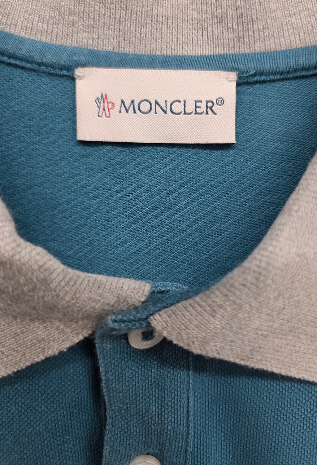 [정품] 몽클레어 여성 긴팔 카라티.
싸이즈 xs 상품이미지4