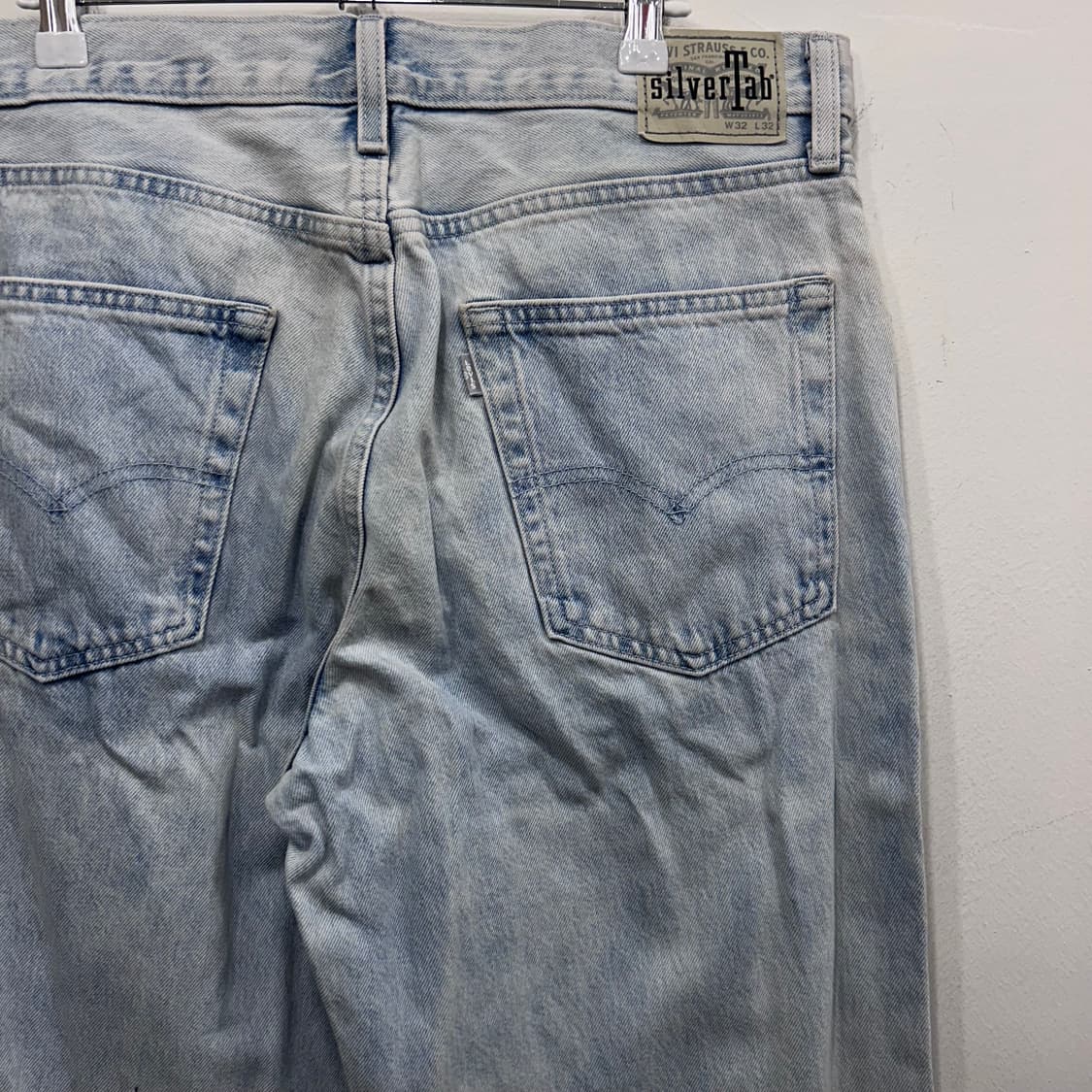 리바이스 실버탭 루즈핏 연청 데님팬츠 상품이미지1