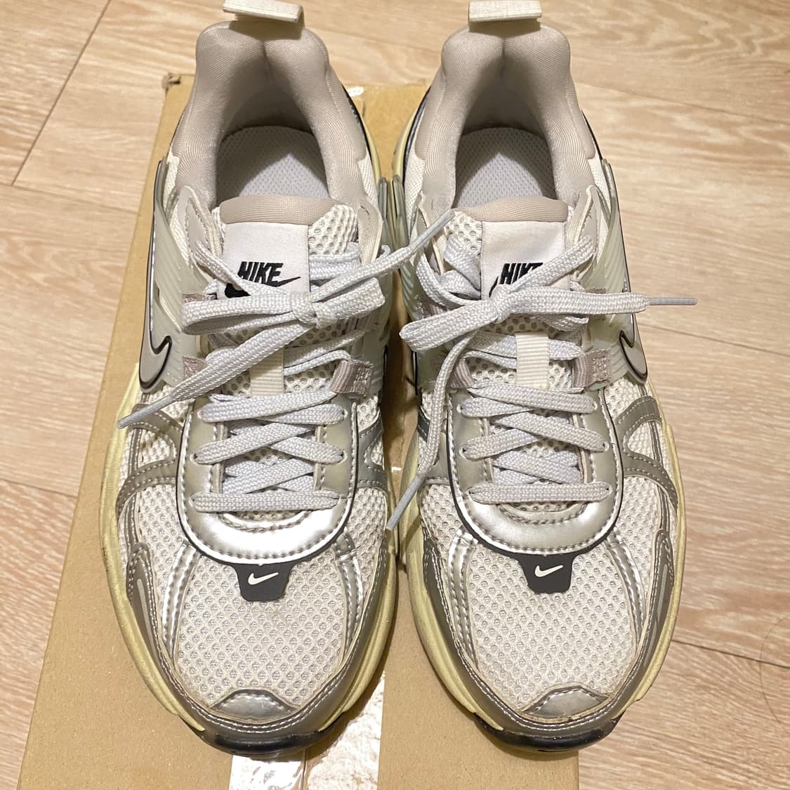 나이키 v2k 런 서밋화이트 메탈릭실버 225 상품이미지2