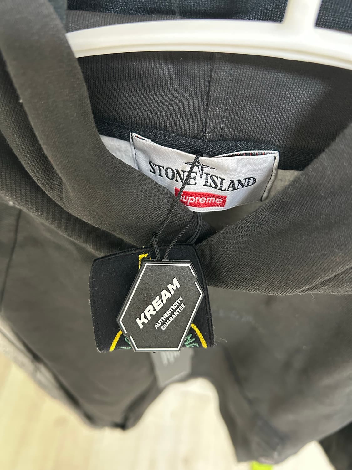 스톤아일랜드 x 슈프림 후드 블랙 m 상품이미지4