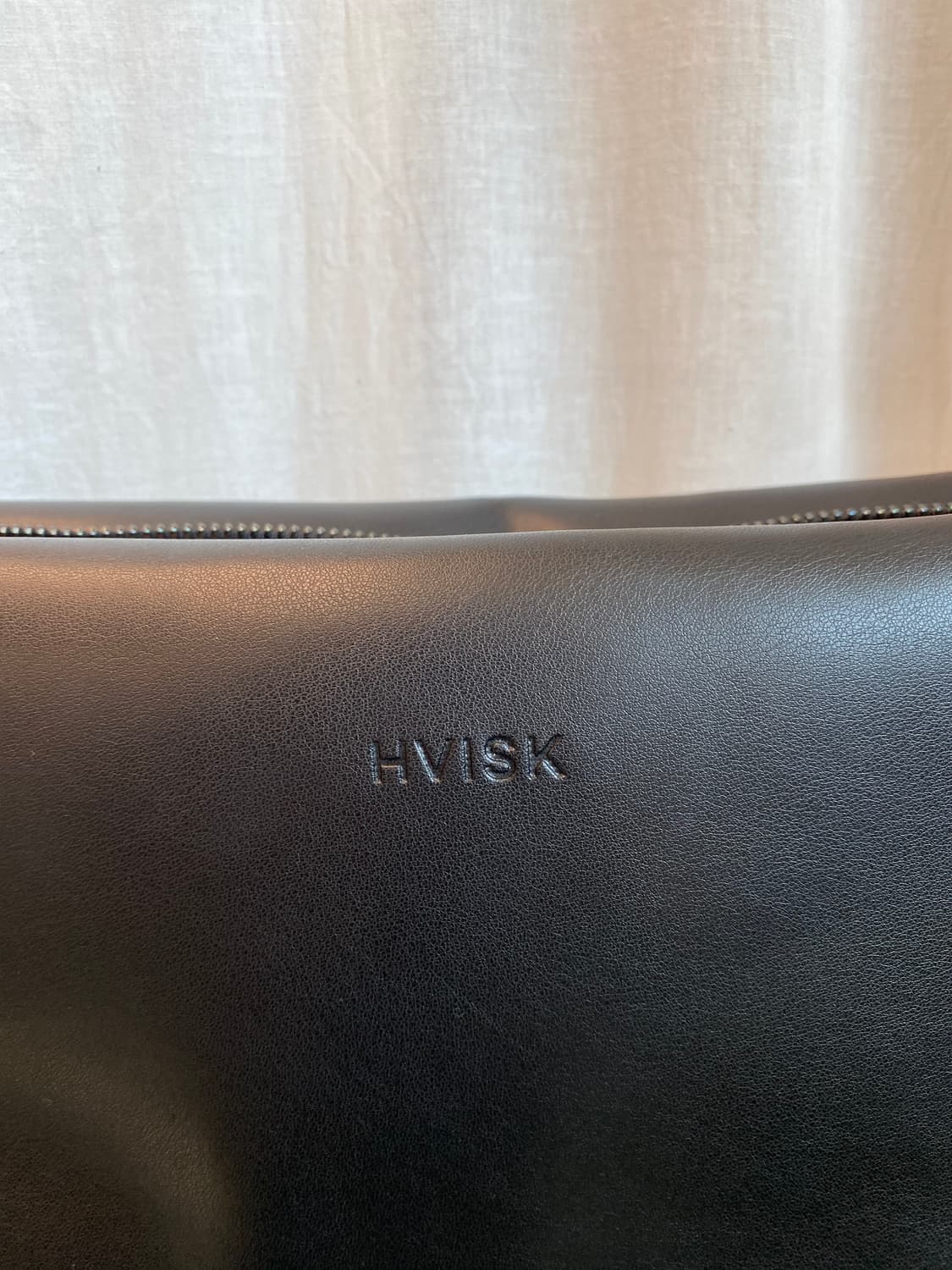 HVISK 블랙 패딩드 숄더백 상품이미지5