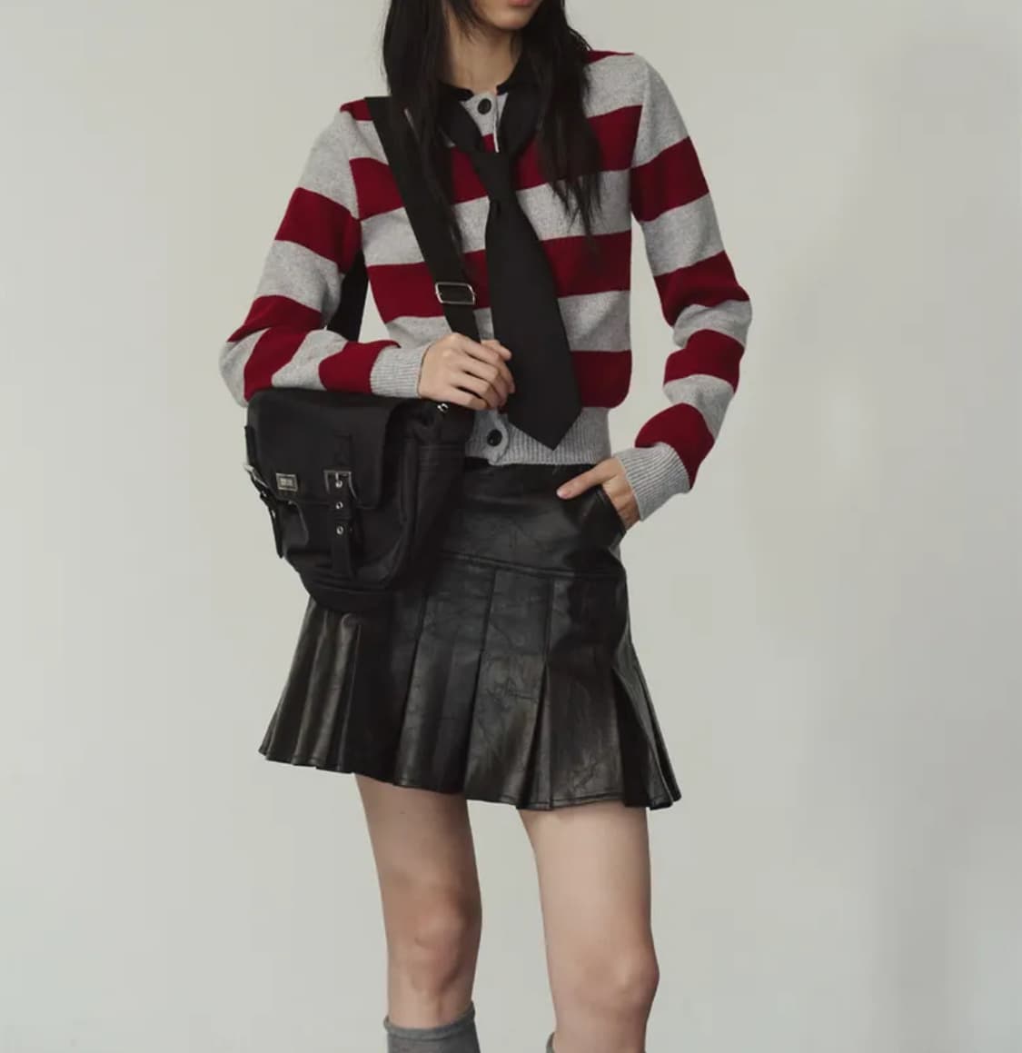 NYLON BUCKLE MESSENGER BAG BLACK 상품이미지1