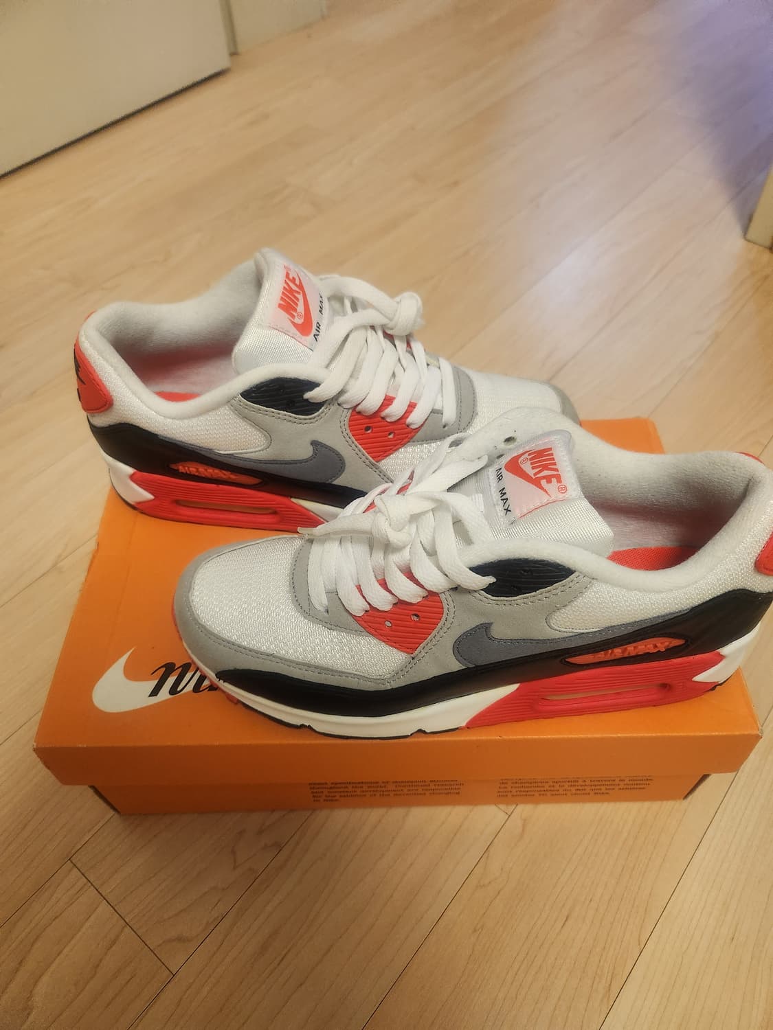 나이키 에어맥스90 마징가 OG 상품이미지1
