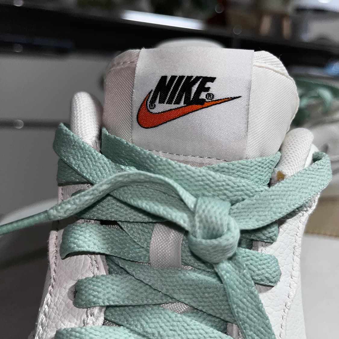 [270] 나이키 에어포스 1 빈티지 세일 (DO9785-100) 상품이미지2