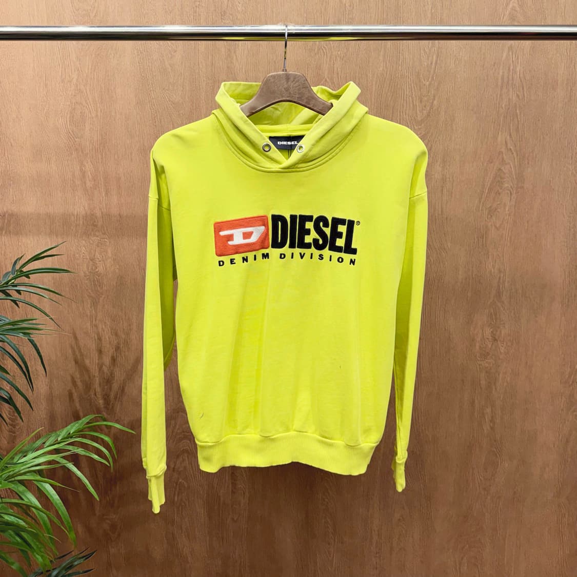 디젤 후드티 프론트 로고 자수 패치 디테일 레귤러핏 라임 옐로우 상품이미지1