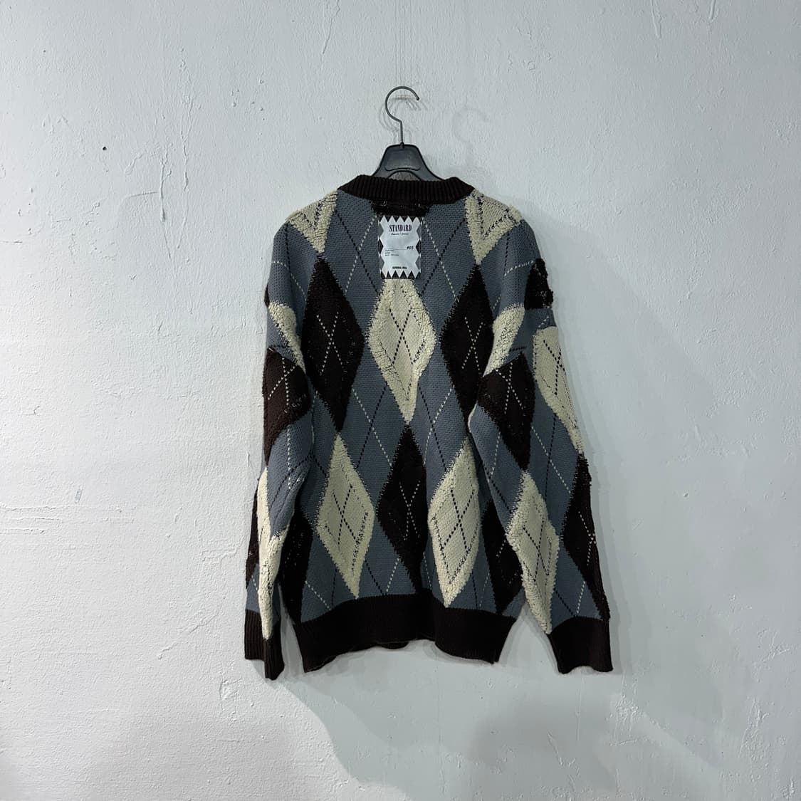 제네럴아이디어 스탠다드 아가일 오버핏 니트 상품이미지2