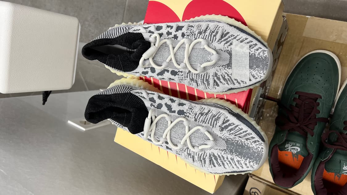 Adidas Yeezy 350 V2 CMPCT "Slate White" 상품이미지1