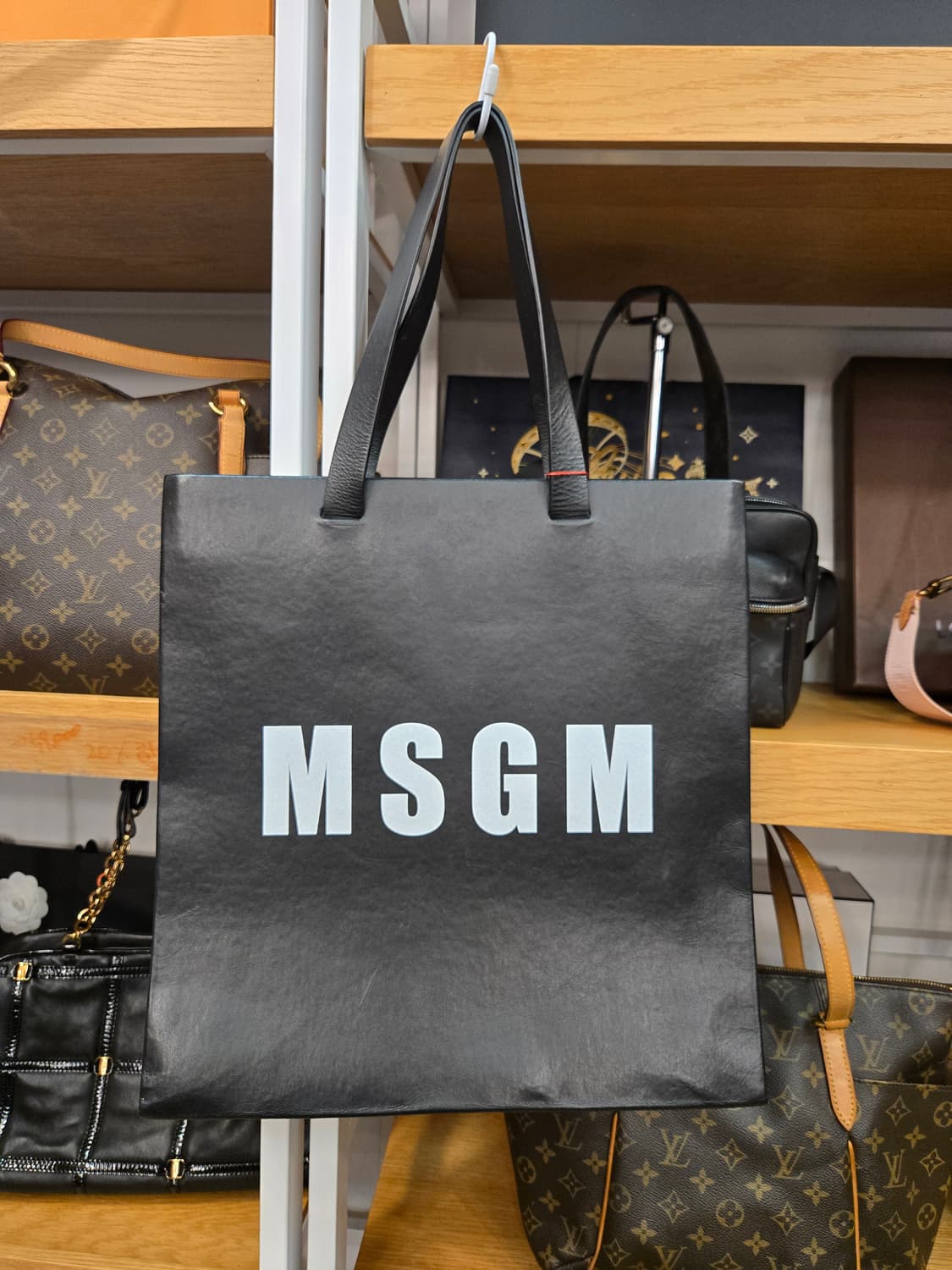 MSGM 블랙 빅 로고 소가죽 토트백 상품이미지1