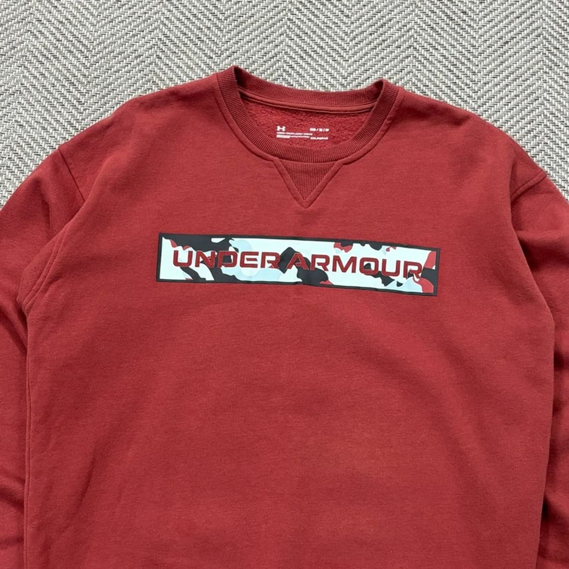 언더아머 그래픽 로고 맨투맨 v1628 상품이미지3