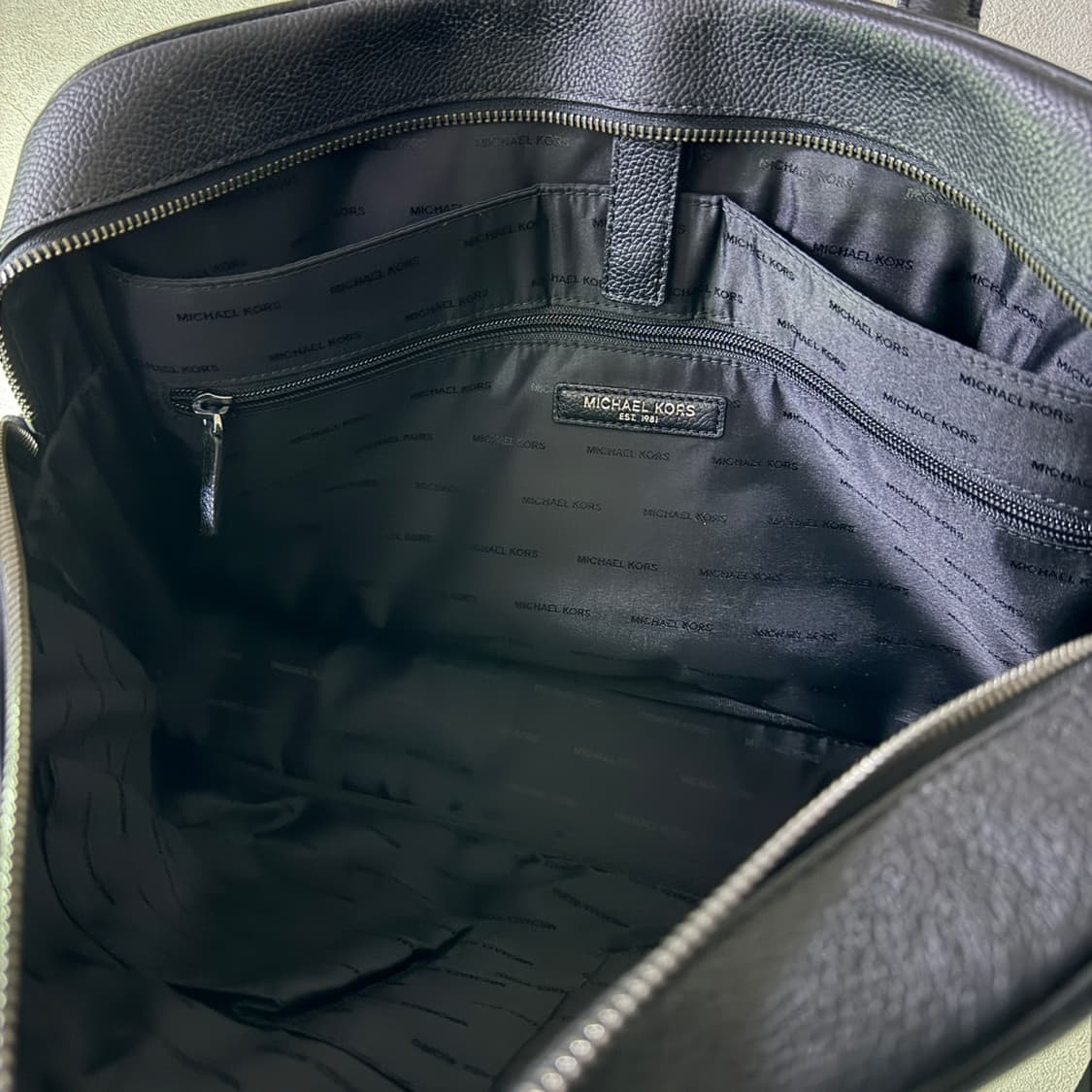 마이클코어스 남성 브리프 서류가방 2way 토트&크로스백 상품이미지6