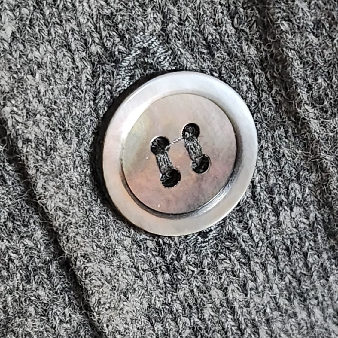 [XL] 꼼데가르송 차콜 레드와펜 남성 가디건 AZ-B008 상품이미지4