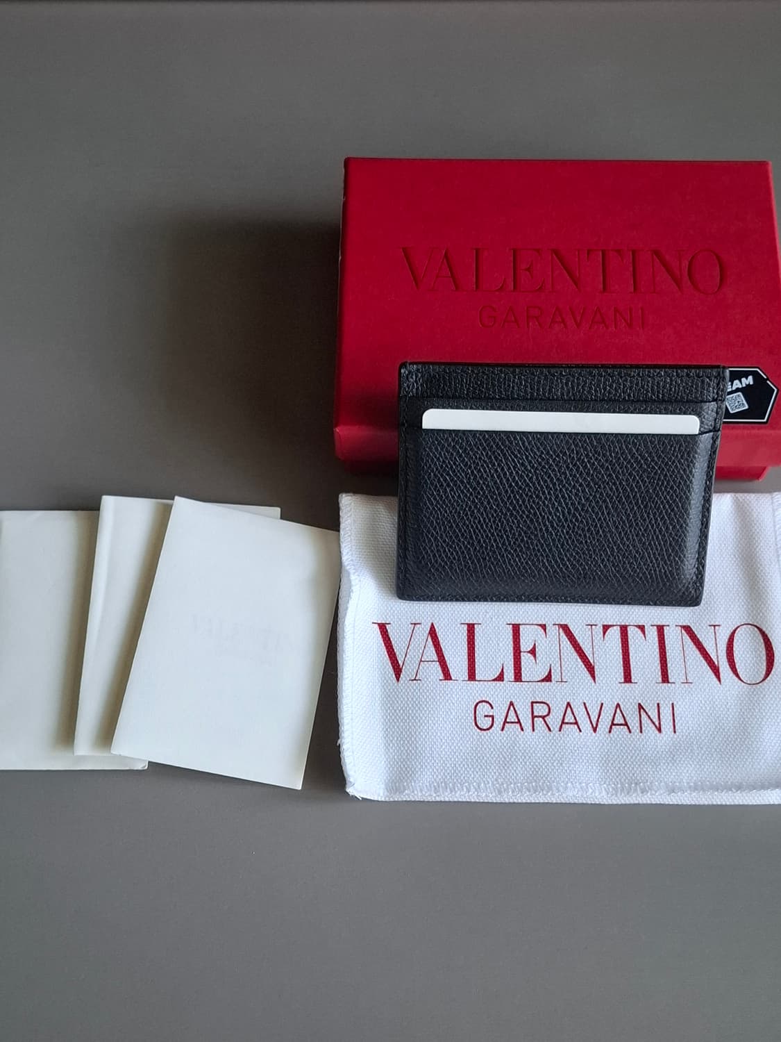 발렌티노 V로고 가라바니 카드지갑 블랙 상품이미지2