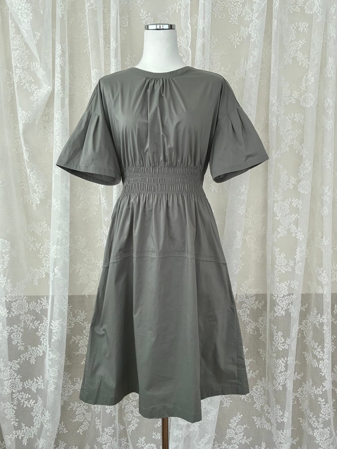 55) 더아이잗 셔링 반팔 원피스 그레이 상품이미지1