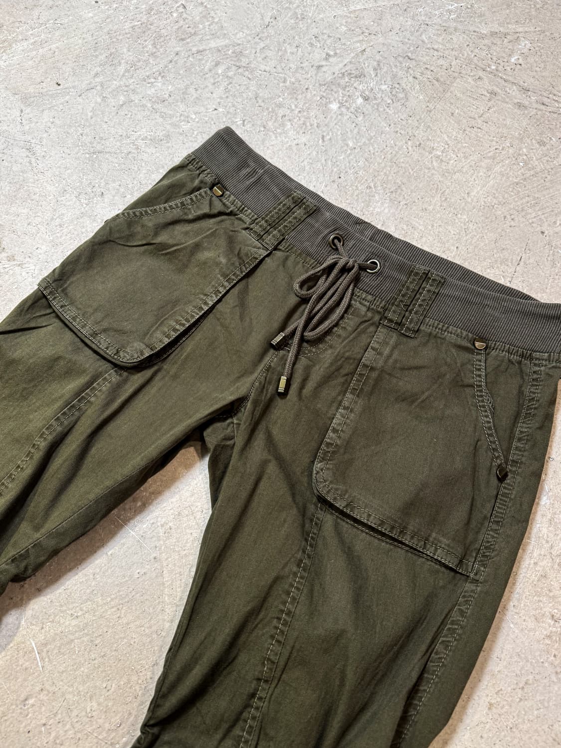 Khaki shirring capri pants  카키 셔링 카프리 팬츠 상품이미지2