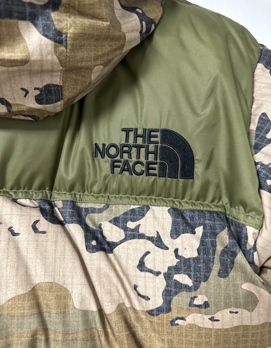 노스페이스 노벨티 눕시 번트 올리브 카모 구스다운패딩 상품이미지4