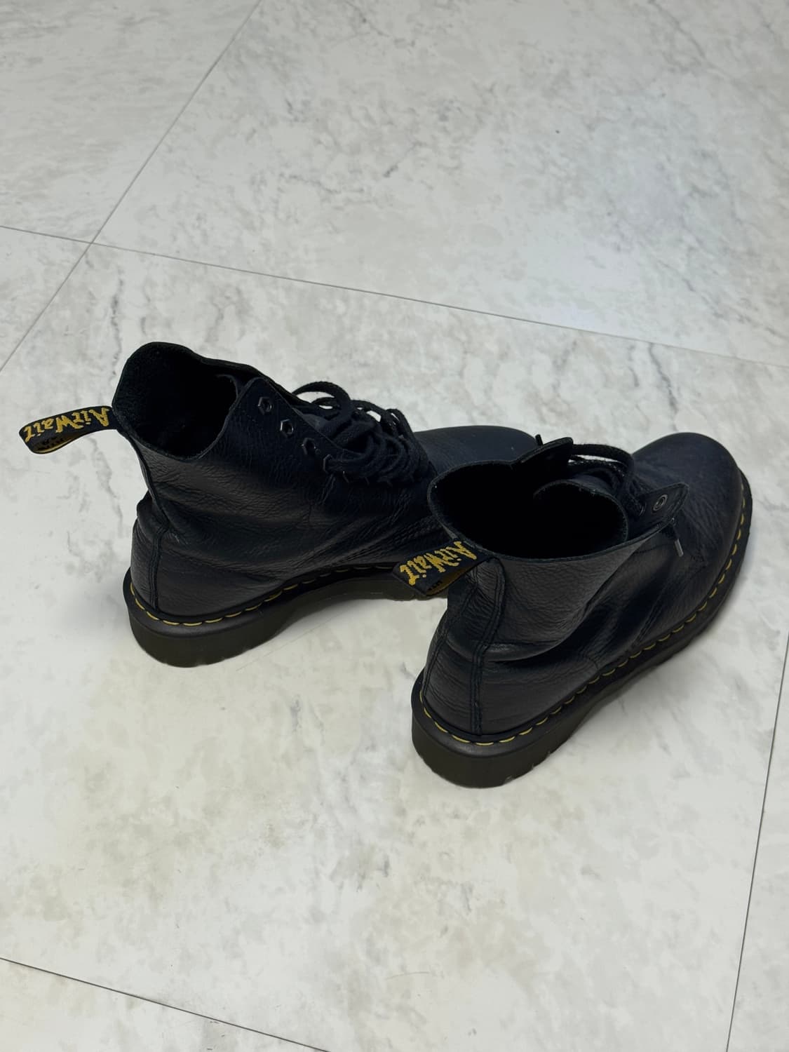 닥터마틴 8홀 부츠 UK9 size 상품이미지2
